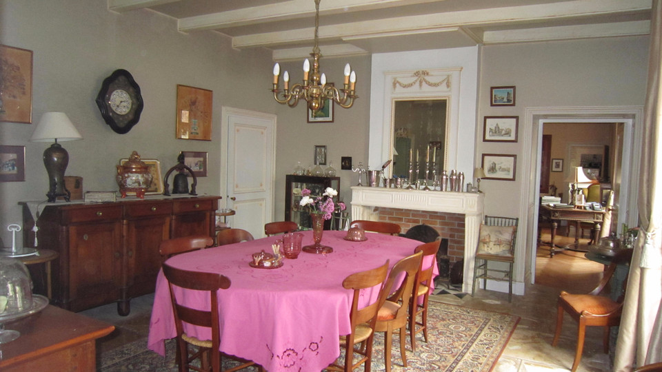 Table d'hôtes familiale slow food au clos de la garenne vers surgères Manger salle Familiale désign à